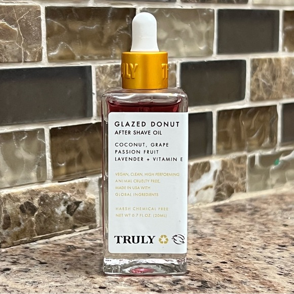 TRULY Bath & Body New Truly Beauty Glazed Donut After Shave Oil